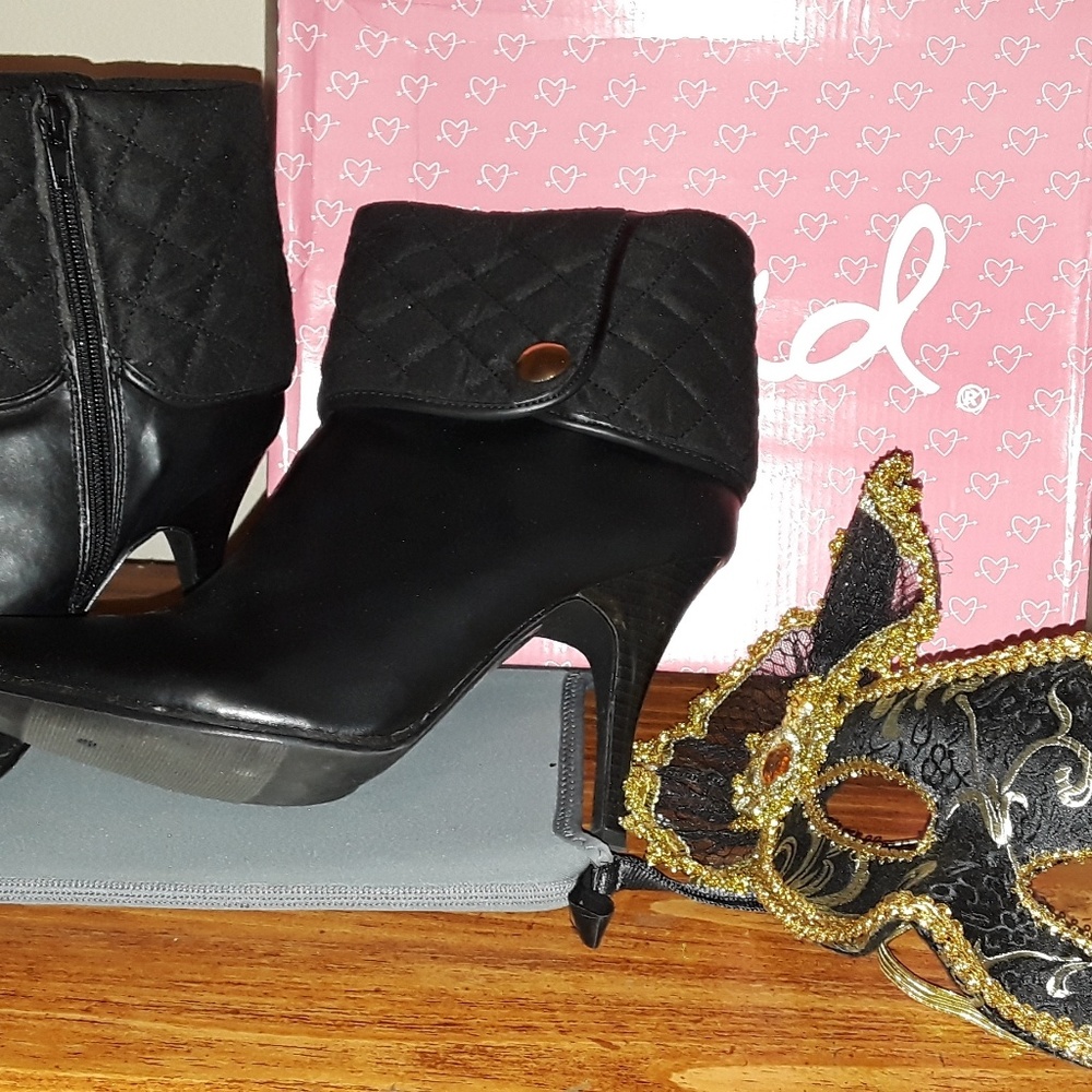 Black ankle high boots